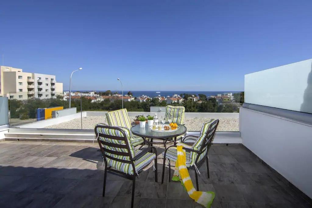 Green Bay Penthouse 2 Протарас Екстер'єр фото